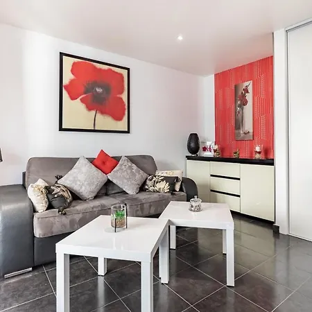 Cocoon For Couple With Nice Balcony In Apartment Cannes